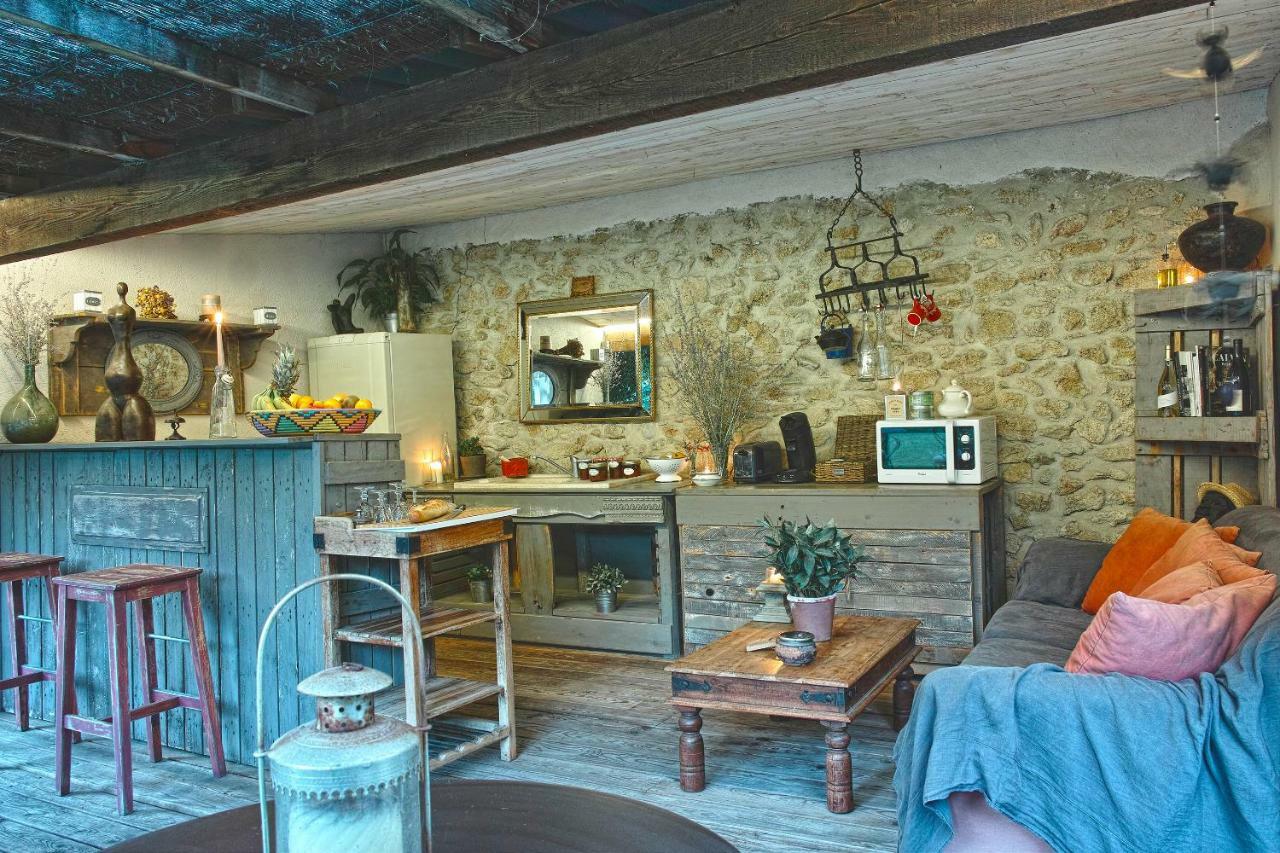 Le Moulin De Picaud Bed and Breakfast Grans Εξωτερικό φωτογραφία