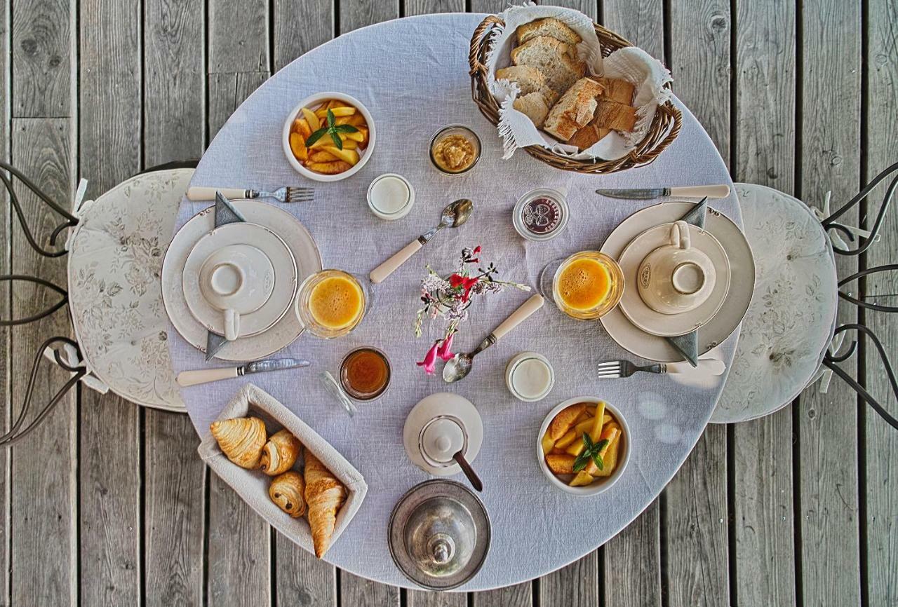 Le Moulin De Picaud Bed and Breakfast Grans Εξωτερικό φωτογραφία